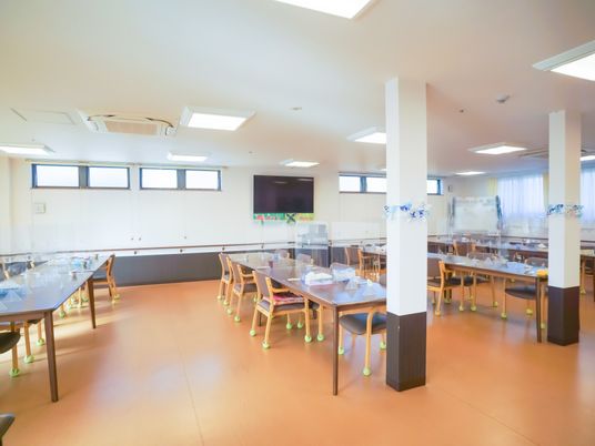 ゆったりした食堂スペース