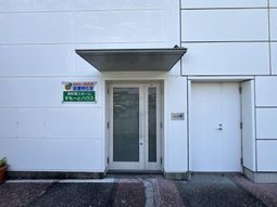 ガラスドア入り口