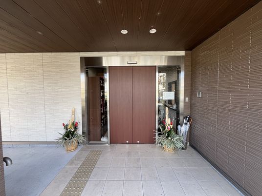 エントランスの正面