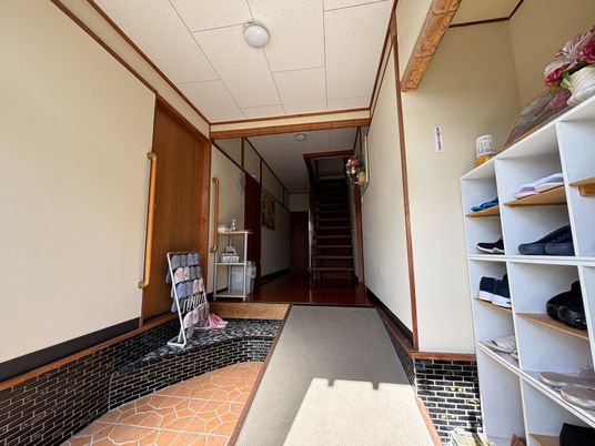 温かみのある廊下風景