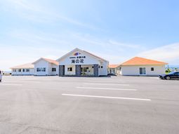 明るい外観の建物