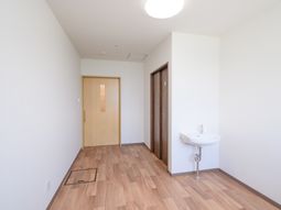 清潔感のある居室の一角