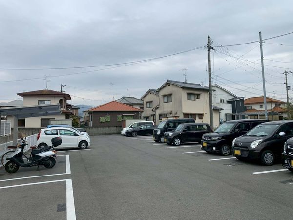 外観の駐車場