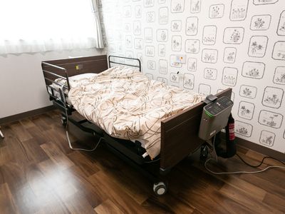 機能的なベッドのある居室