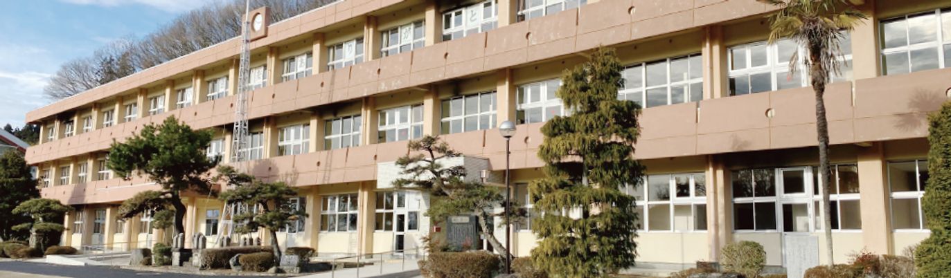 大きな建物の外観