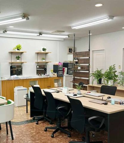 緑に囲まれた作業室