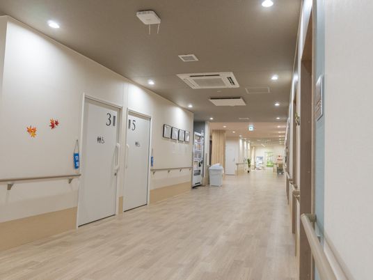 手すりのついた廊下