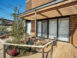 明るい木のテラス