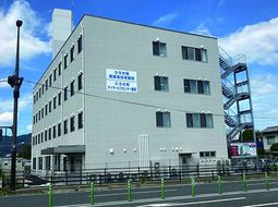 穏やかな地域の施設外観