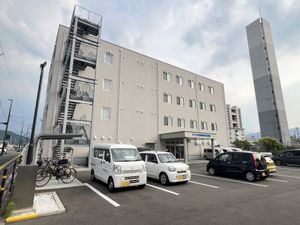 広々とした外観