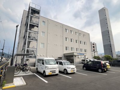 広々とした外観