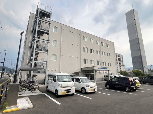 広々とした外観