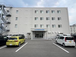 広々とした外観