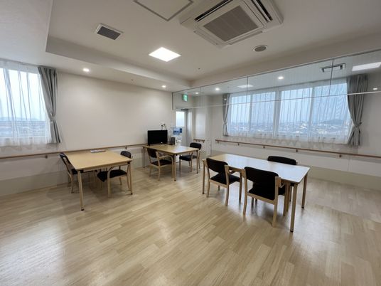 広々とした食堂の様子