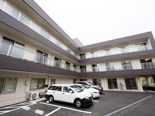 多階層の建物外観