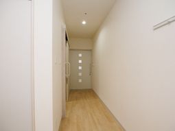 廊下のシンプルな空間