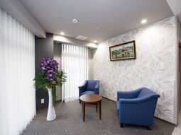 明るい待合スペース