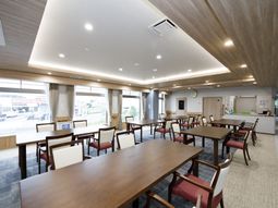 広々とした快適な食堂