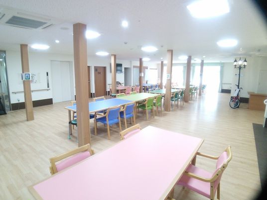 カラフルなダイニング