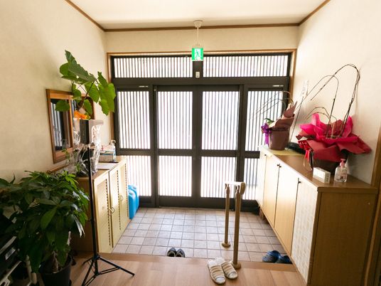 暖かみのあるエントランス