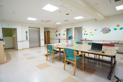 多目的室の広々とした空間
