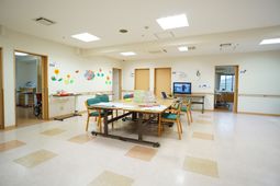 多目的室の明るい空間