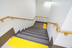 明るく清潔な階段