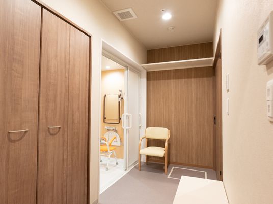 居室入口の洋室