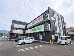 現代的な建物の外観