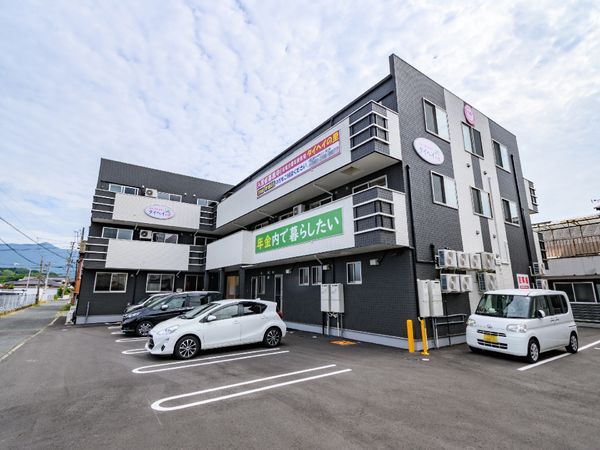 現代的な建物の外観
