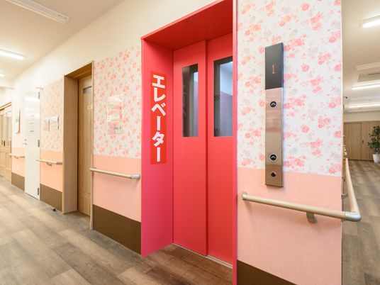 エレベーターのある廊下