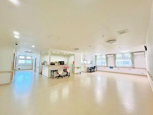 広々としたラウンジ