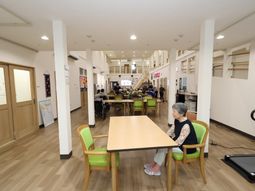 明るいダイニングルーム