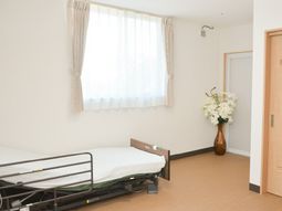 明るい居室の一角