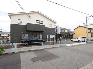 モダンな建物の外観