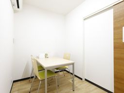 シンプルな居室の空間