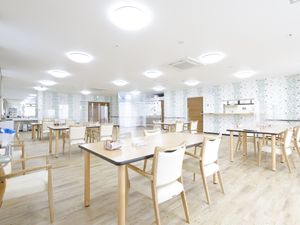 明るい清潔な食堂