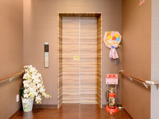エレベーター前の廊下