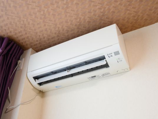 壁掛けエアコンのクローズアップ