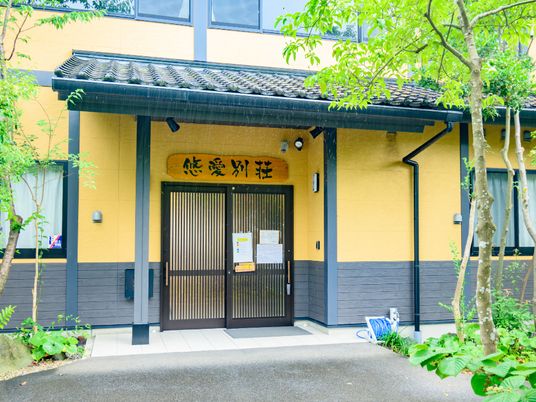 和風のエントランス外観