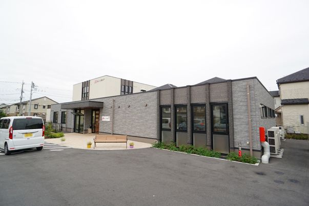 モダンな建物の外観