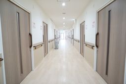 清潔な施設の廊下