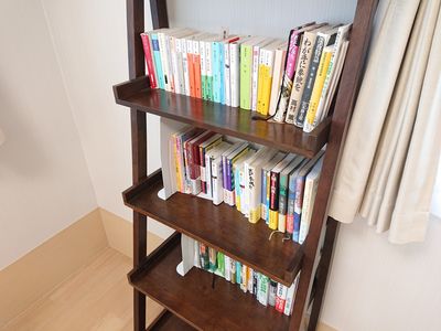 本棚と蔵書の居室