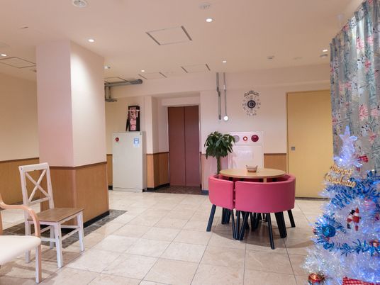 暖かみのある空間のロビー