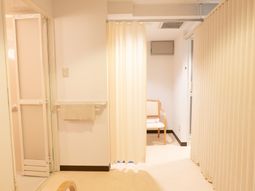 明るい個室の一角