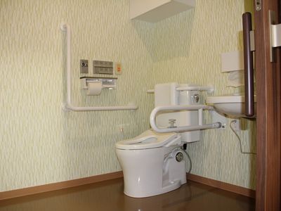 バリアフリー設計のトイレ