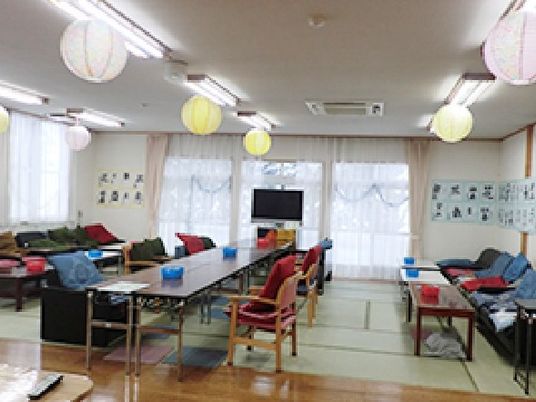 明るい共有リビング  