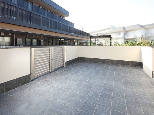 広く清潔なテラス