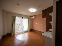 明るく広々した居室