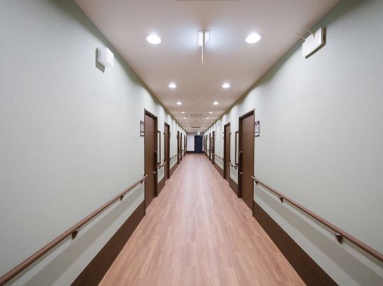 清潔な長い廊下